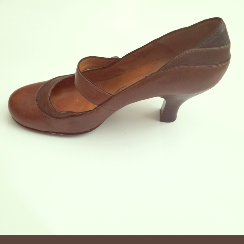 Sofft brown maryjane round toe heel